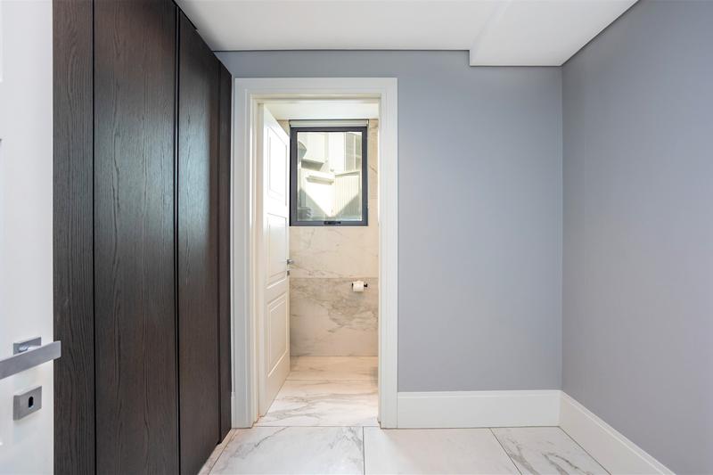 5 Bedroom Property for Sale in Bantry Bay Western Cape